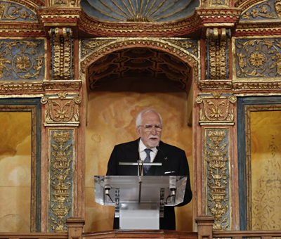 Los reyes de España entregan el Premio Cervantes 2023 al escritor leonés Luis Mateo Díez