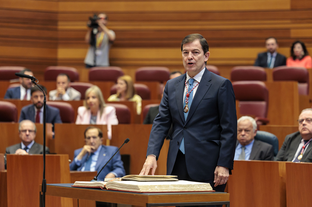 El salmantino Alfonso Fernández Mañueco, Presidente de Castilla y León, por tercera vez consecutiva, y de un gobierno de coalición con VOX