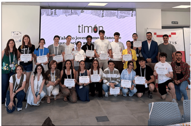 Los participantes en el I Hackathon de Innovación Alimentaria de Vitartis, junto al equipo de la Asociación y los representantes de Avícola Velasco y Huercasa (imagen Vitartis)