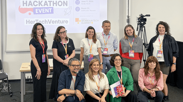 Jurado con Equipo silvertech de la USAL campus de Zamora ganador de la Hackathon event Hertechventure en Varsovia (Polonia)