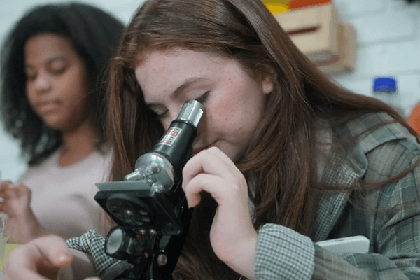 Alumnas haciendo ciencia estudio UBU Burgos (imagen UBU)
