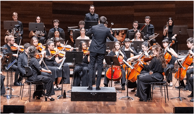 Joven Orquesta Leonesa (JOL) director titular Jorge Yagüe, Fundación Eutherpe, León (imagen Fundación Eutherpe)