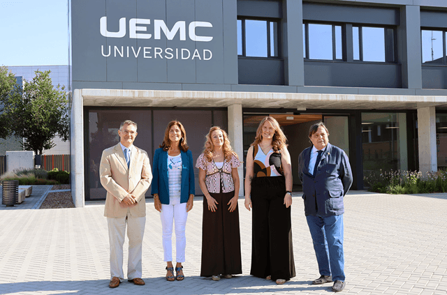 Curso verano insomnio UEMC de ValladolidDe izq. a dcha.: Carlos Roncero; Beatriz Vielba Dueñas; Alicia Fernández Parra (moderadora); Ada María González González; y Cecilio Álamo González. (imagen UEMC)