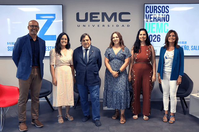 Curso verano insomnio UEMC de ValladolidDe izq. a dcha.: David Cortejoso Mozo; Alba Abia Heras; Cecilio Álamo González; Sandra Antón San Atanasio; Olga Isabel Fernández Rodríguez; y Beatriz Vielba Dueñas (imagen UEMC)