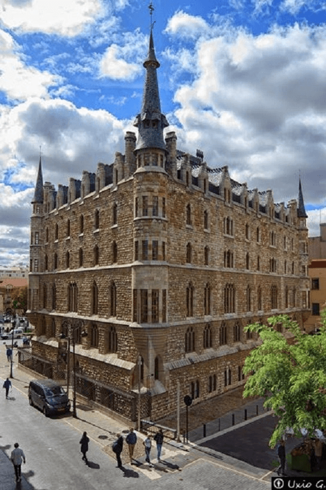 Casa de los Botines, Antonio Gaudí, León (imagen ULE)