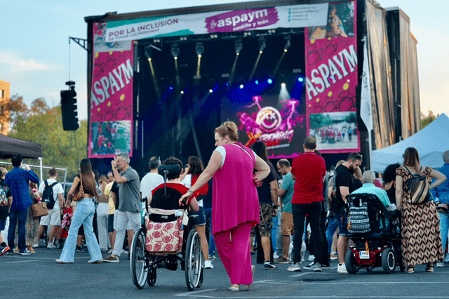 Festivall, centro comercial Vallsur, Aspaym Castilla y León, Valladolid (imagen aspaym cyl)