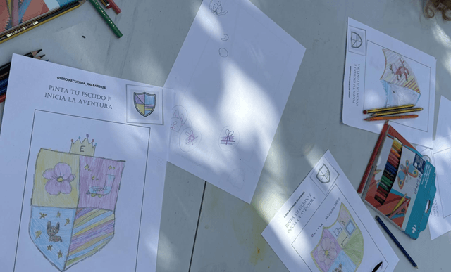 Natalia Herreras realizando su proyecto sobre recuperación de leyendas, historia y patrimonio de su pueblo Otero de Curueño, León (imagen ULE)