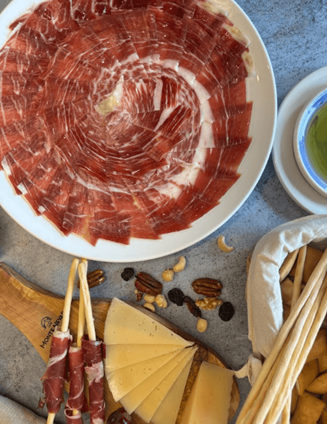 Jamón al corte Monte Nevado, Carbonero el Mayor, Segovia (imagen Jamones Segovia)