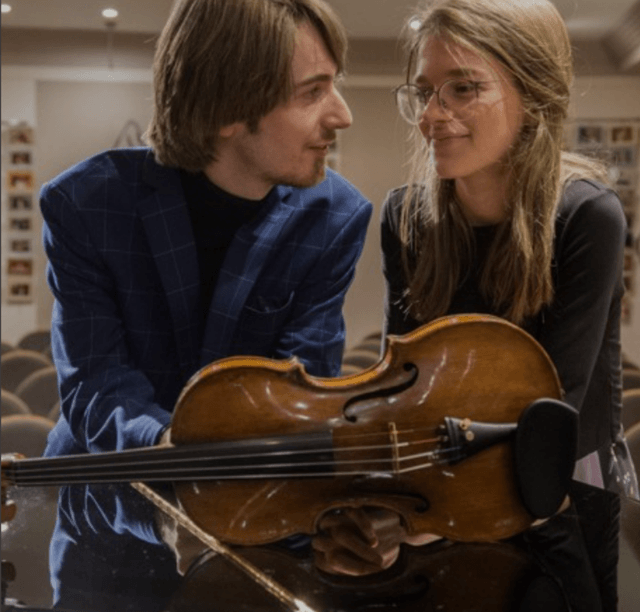 Angel C. Alvaro Martín del Burgo, pianista, con Sofía Navarro, violín, forman el Dúo Swann (imagen Fundación Eutherpe)