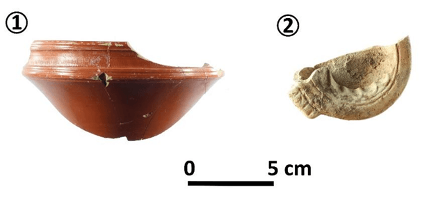 Piezas cerámica, cocina romana, Sasamón, Burgos 1, pequeño cuenco en terra sigilita italica 2. Lucerna (imagen JMCG)