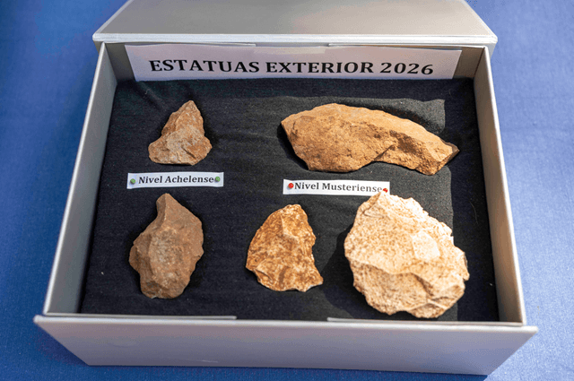Campaña 2026 yacimientos arqueológicos de Sierra Atapuerca, Ibeas de Juarros, MEH-Fundación Atapuerca, Burgos Industria lítica hallada en Estatuas Exterior (imagen Susana Santamaría / Fundación Atapuerca)