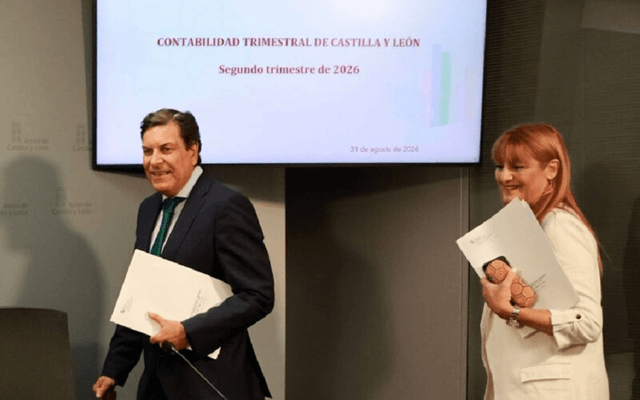 Carlos Fernández Carriedo, consejero de Economía y Hacienda, y María Isabel Campos, directora general de Presupuestos (imagen JCYL)