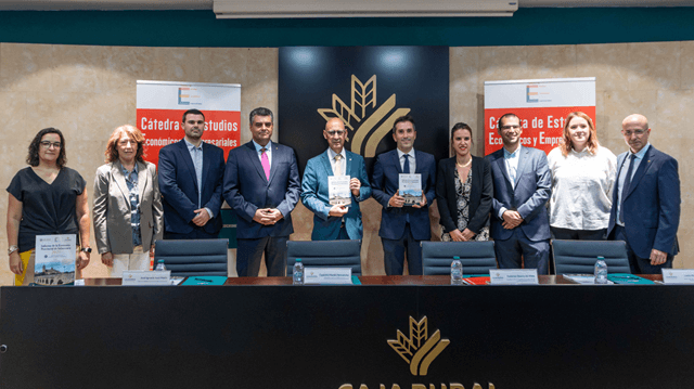 Profesores e investigadores de la Universidad de Salamanca durante la presentación del I Informe de la Economía Provincial de Salamanca (imagen USAL Álvaro Ballesteros Villarino)